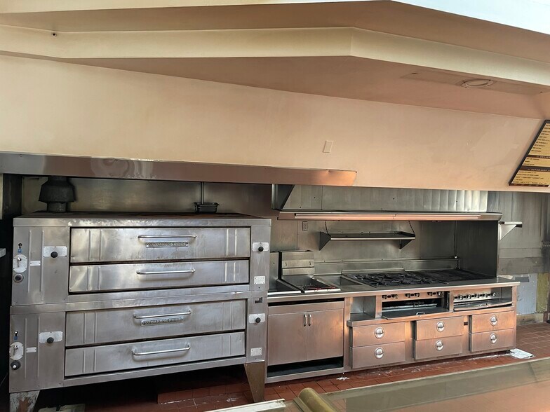 More Photos Of 11901 Olympic Blvd, Los Angeles Unknown For Lease