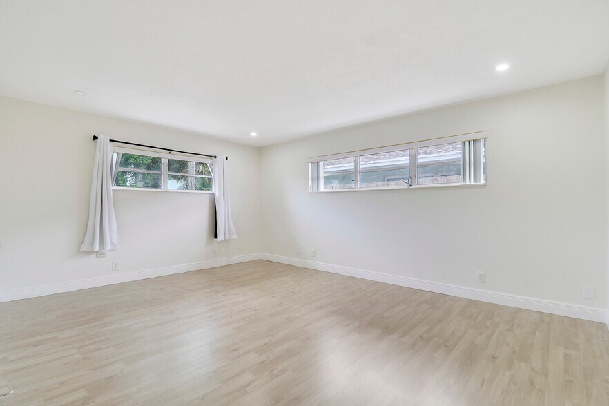 More Photos Of 1426 N Federal Hwy, Lake Worth Beach Office Residential For Lease