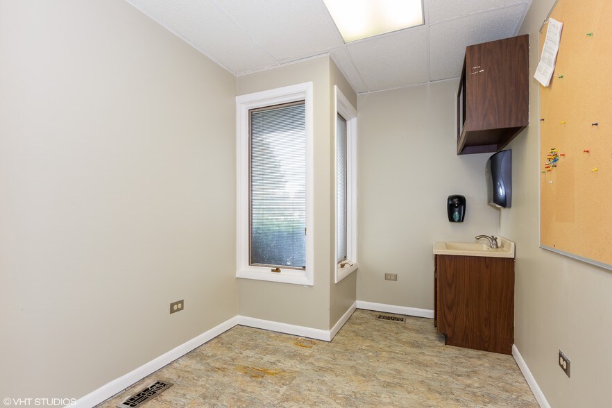 More Photos Of 1000 Ravinia Pl, Orland Park Office For Lease