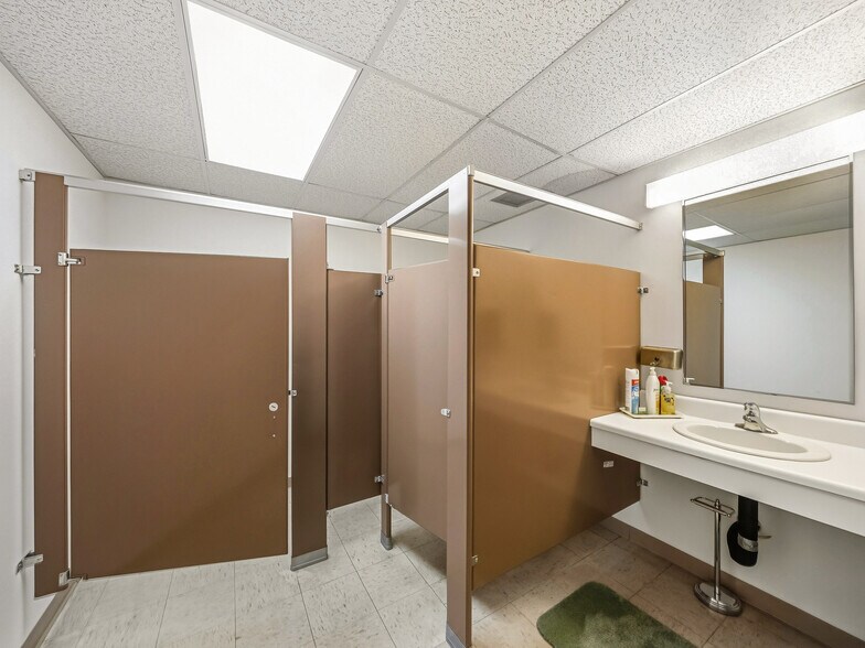 More Photos Of 675 Hendersonville Hwy, Pisgah Forest Office For Sale