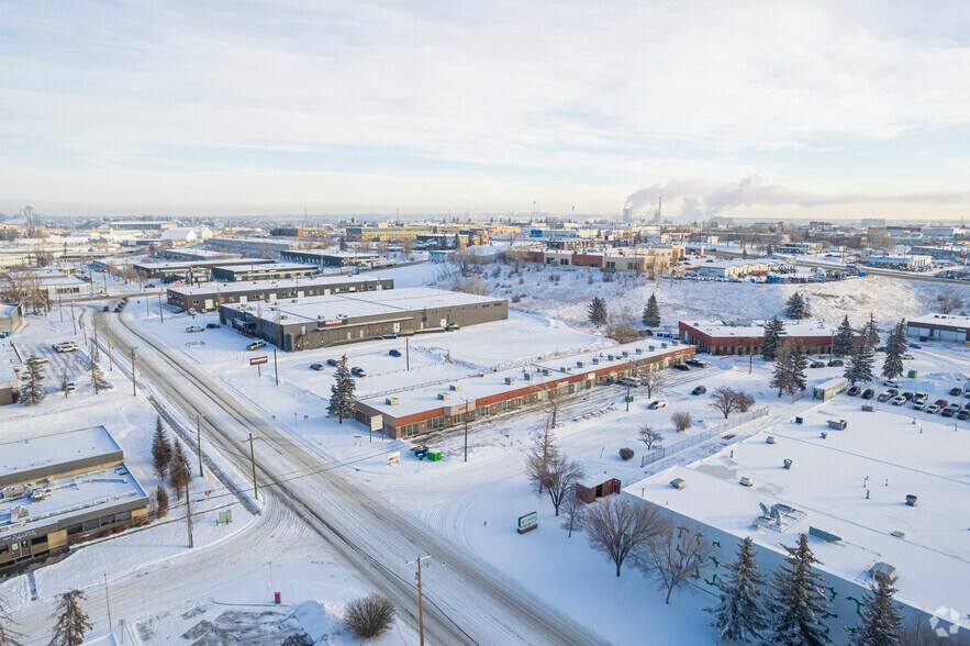 More Photos Of 4412 Manilla Rd SE, Calgary Showroom For Lease