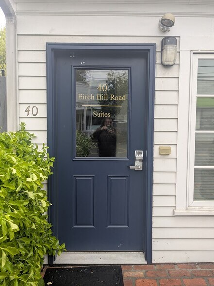 More Photos Of 40 Birch Hill Rd, Locust Valley Office For Lease
