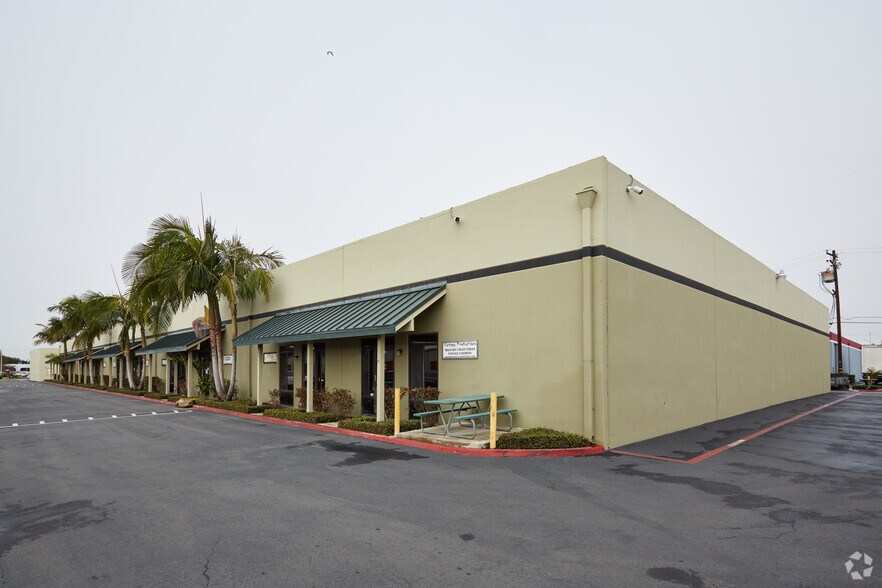 More Photos Of 16182 Gothard St, Huntington Beach Light Manufacturing For Lease