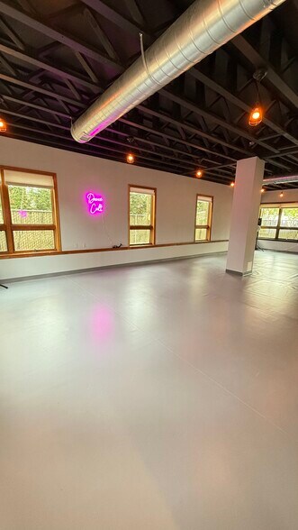 More Photos Of 105 E Northfield Rd, Livingston Loft Creative Space For Lease