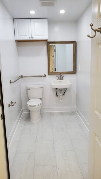 More Photos Of 3821-3859 Farragut Ave, Kensington Office For Lease