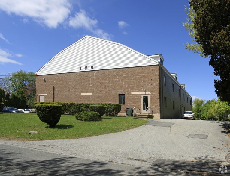 More Photos Of 128 New Boston St, Woburn Warehouse For Lease