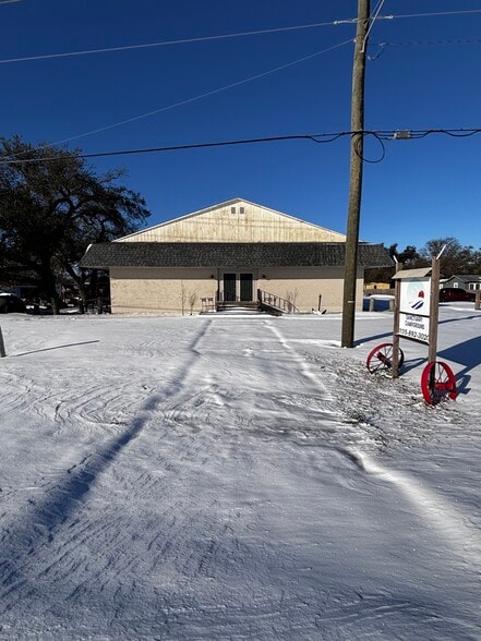 Primary Photo Of 21118 Highway 1, Golden Meadow Office For Sale