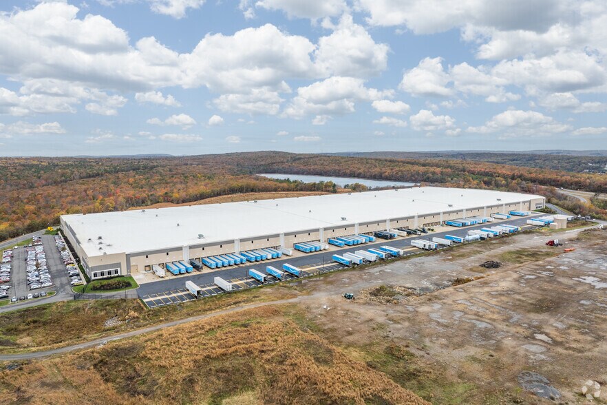 More Photos Of 71 Mall Rd, Frackville Warehouse For Lease