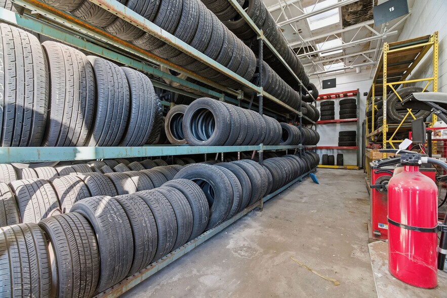 More Photos Of 6737 E Nine Mile Rd, Warren Warehouse For Lease