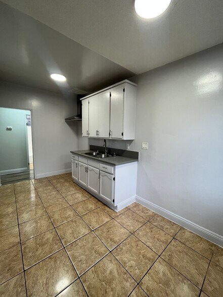 More Photos Of 732 W 76th St, Los Angeles Apartments For Sale