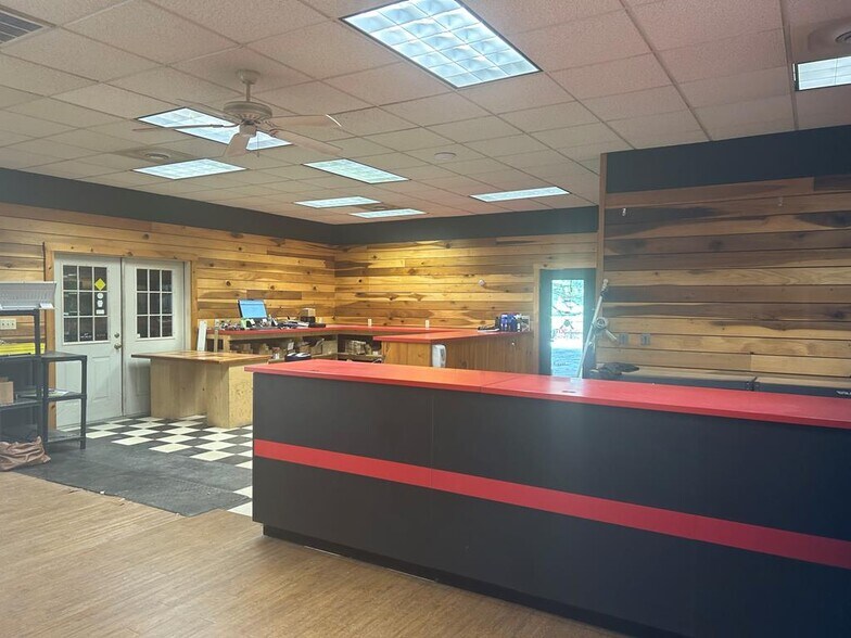 More Photos Of 56 N Bullock Rd, Mansfield Storefront Retail Office For Sale