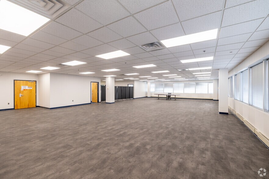 More Photos Of 80 Cottontail Ln, Somerset Office For Lease