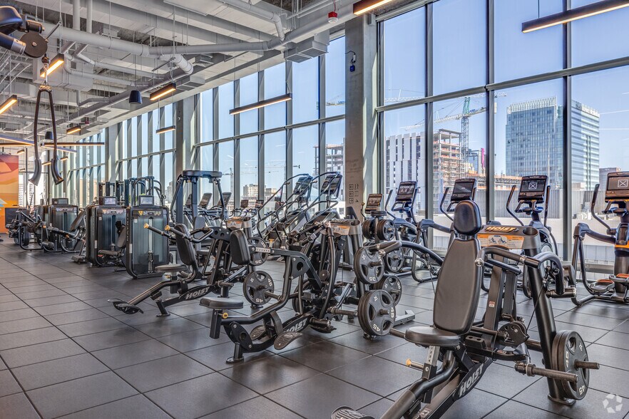 More Photos Of 200 W Monroe St, Phoenix Coworking Space