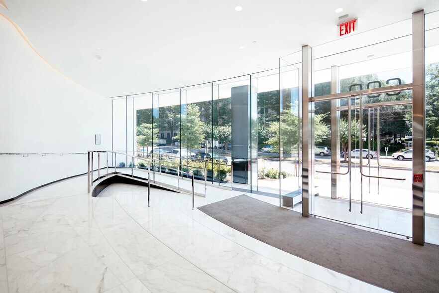 More Photos Of 600 New Hampshire Ave NW, Washington Office For Lease