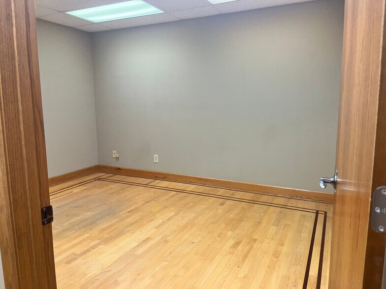 More Photos Of 6215 Discount Dr, Fort Wayne Warehouse For Lease