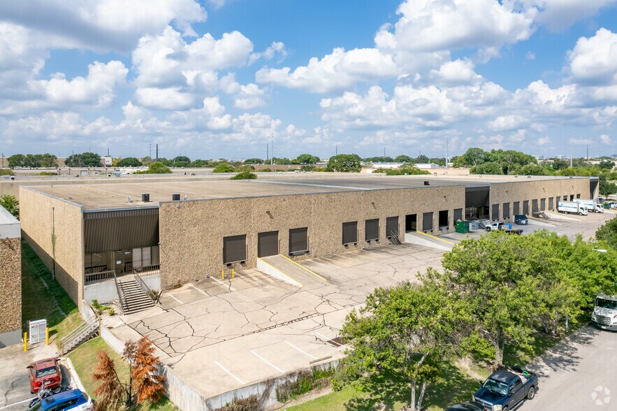 More Photos Of 10315 Metropolitan Dr, Austin Warehouse For Lease