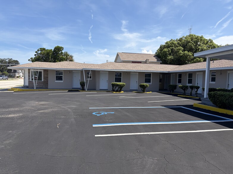 More Photos Of 208 Ridgewood Ave, Daytona Beach Hotel For Sale