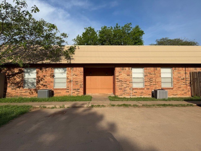 More Photos Of 200 N Jefferson St, Abilene Apartments For Sale