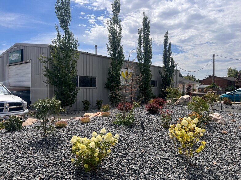 More Photos Of 2751 S 1000 W, Syracuse Showroom For Lease