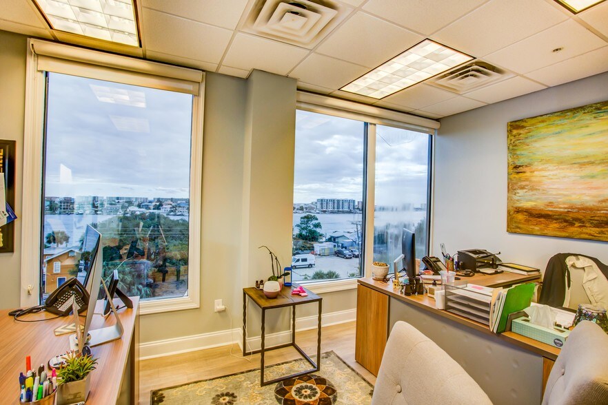 More Photos Of 543 Harbor Blvd, Destin Office For Sale