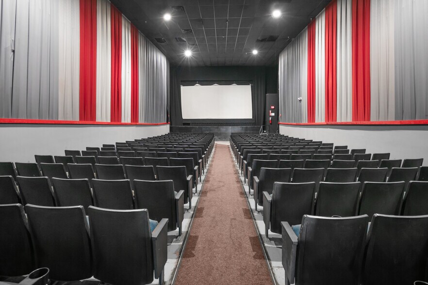 More Photos Of 23-25 W Westfield Ave, Roselle Park Storefront Retail Office For Lease