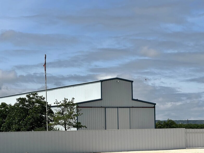 More Photos Of 182 Cr-335, Abilene Warehouse For Lease