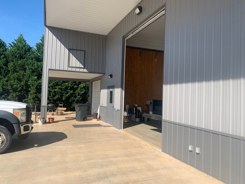 More Photos Of 3200 Locust Hill Rd, Taylors Warehouse For Sale