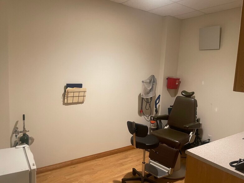 More Photos Of 14124 Foothill Blvd, Sylmar Medical For Lease