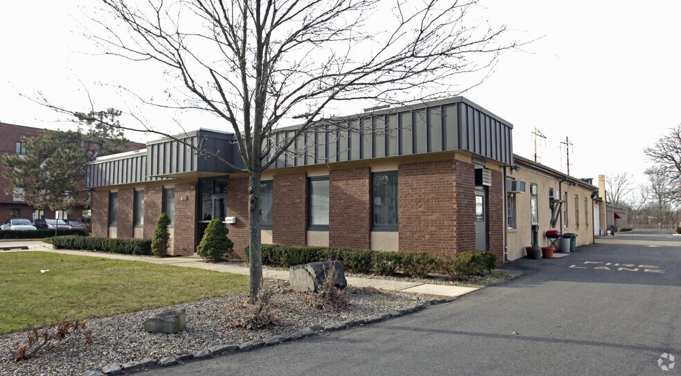 More Photos Of 401-403 Cleveland Ave, Highland Park Warehouse For Lease