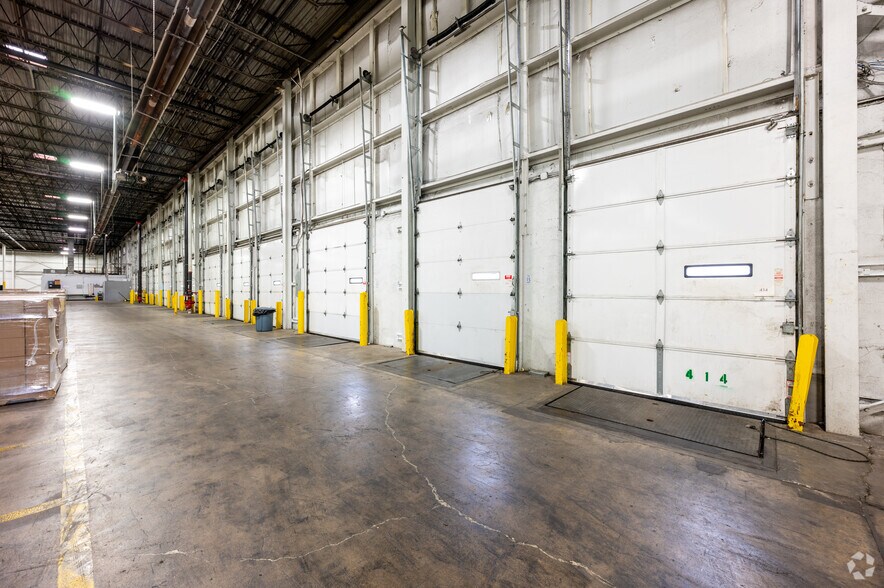 More Photos Of 221 S Franklin Rd, Indianapolis Warehouse For Lease