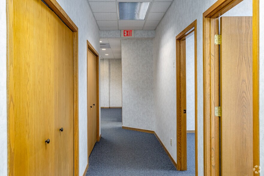 More Photos Of 822 Centennial Way, Lansing Office For Sale