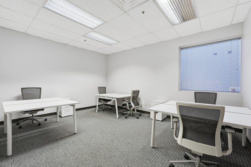 More Photos Of 3401 E Harbour Dr, Phoenix Light Manufacturing For Lease