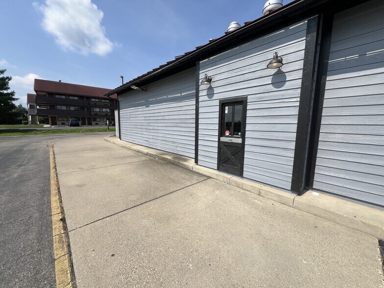 More Photos Of 2343 E Sharon Rd, Cincinnati Restaurant For Sale