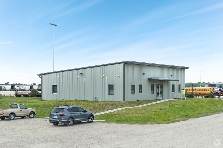 More Photos Of 6421 FM 1942, Baytown Warehouse For Lease