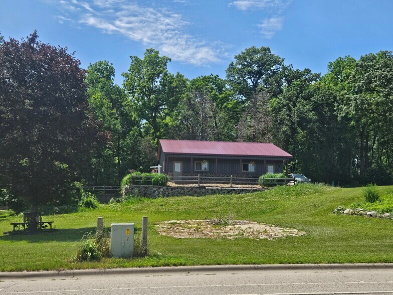 More Photos Of 51 Minnesota Ave, Oronoco Freestanding For Sale