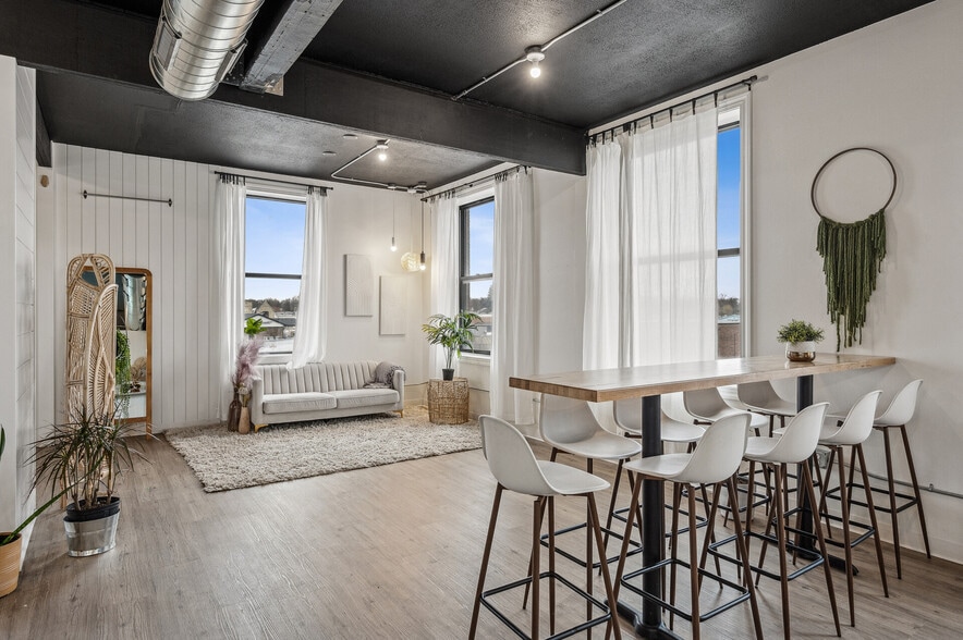 More Photos Of 100 State St N, Waseca Restaurant For Sale