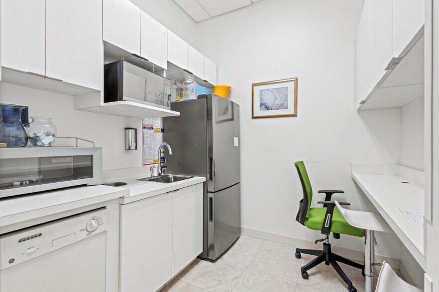 More Photos Of 250 Pharr Rd NE, Atlanta Apartments For Lease