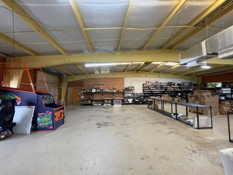 More Photos Of 1540 Kurt St, Eustis Manufacturing For Sale