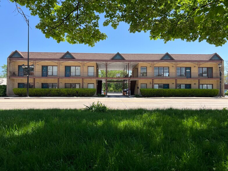 Primary Photo Of 381 N York Rd, Elmhurst Storefront Retail Office For Lease