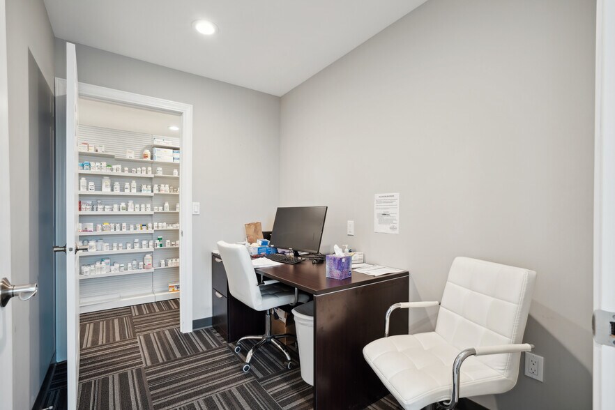 More Photos Of 606 Rossville Rd, Waukon Restaurant For Sale