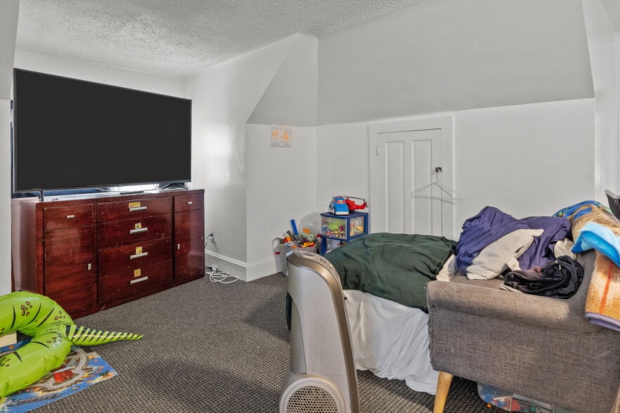 More Photos Of 231 Washington St, Morrisville Apartments For Sale