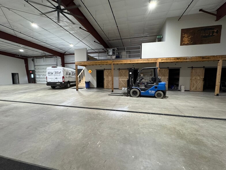 More Photos Of 645 Sandpiper Trl, Cottage Grove Warehouse For Sale