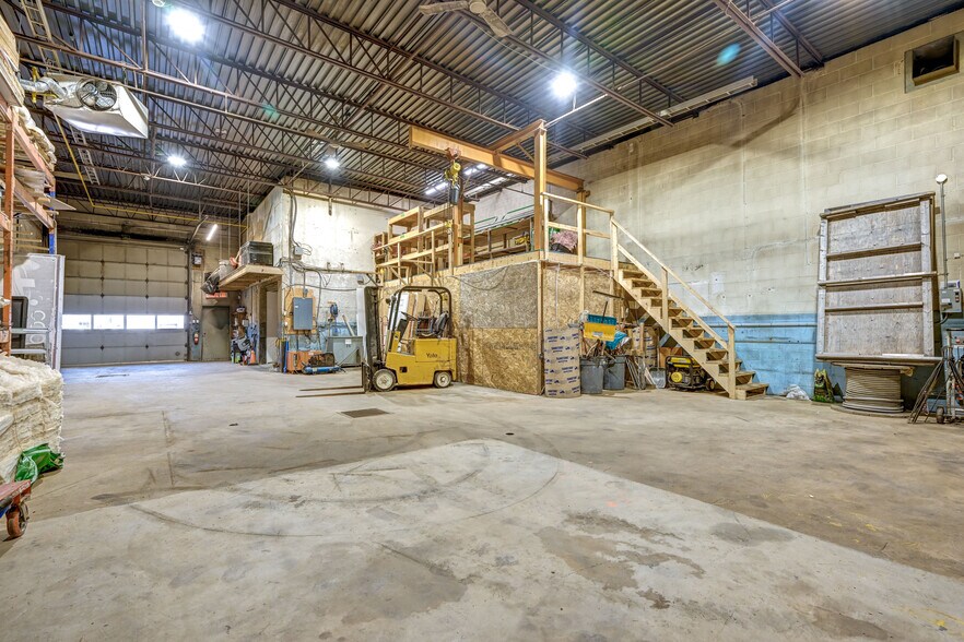 More Photos Of 485 Rue Bertrand, Trois-Rivières Industrial For Sale