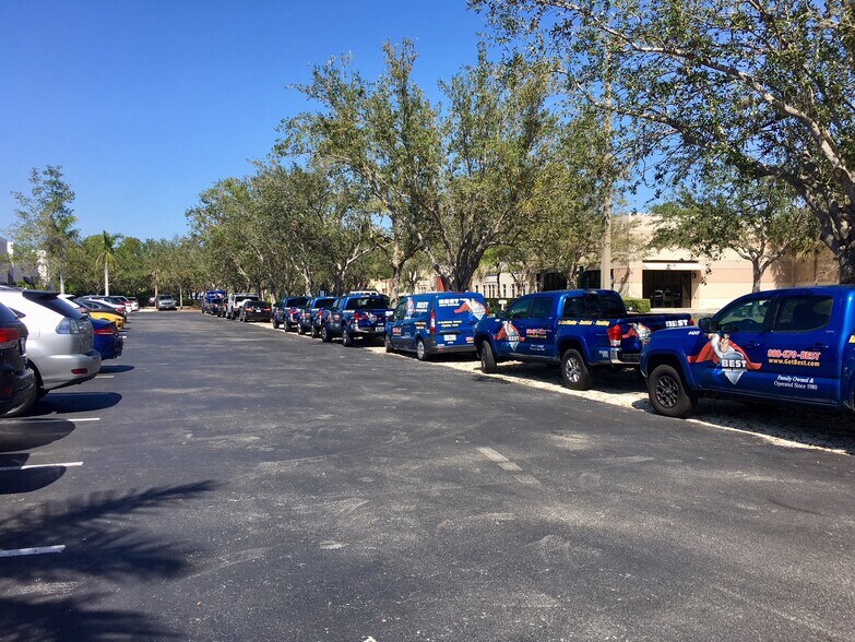 More Photos Of 1455 Rail Head Blvd, Naples Warehouse For Lease