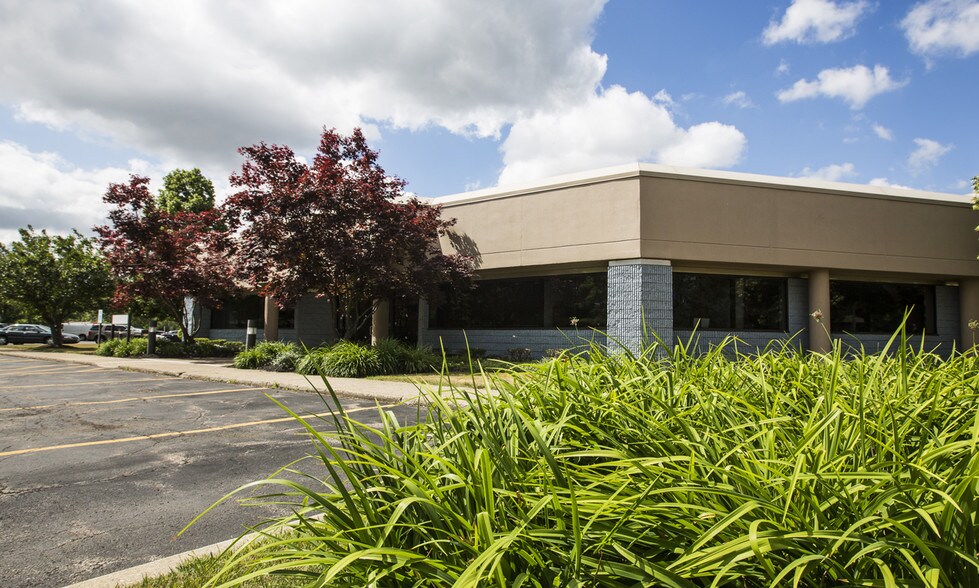 More Photos Of 455 Commerce Dr, Buffalo Research And Development For Lease