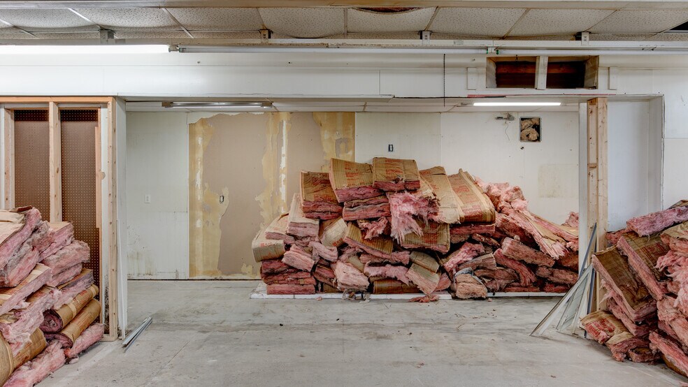 More Photos Of 2015 Payne st, Tell City Light Distribution For Sale