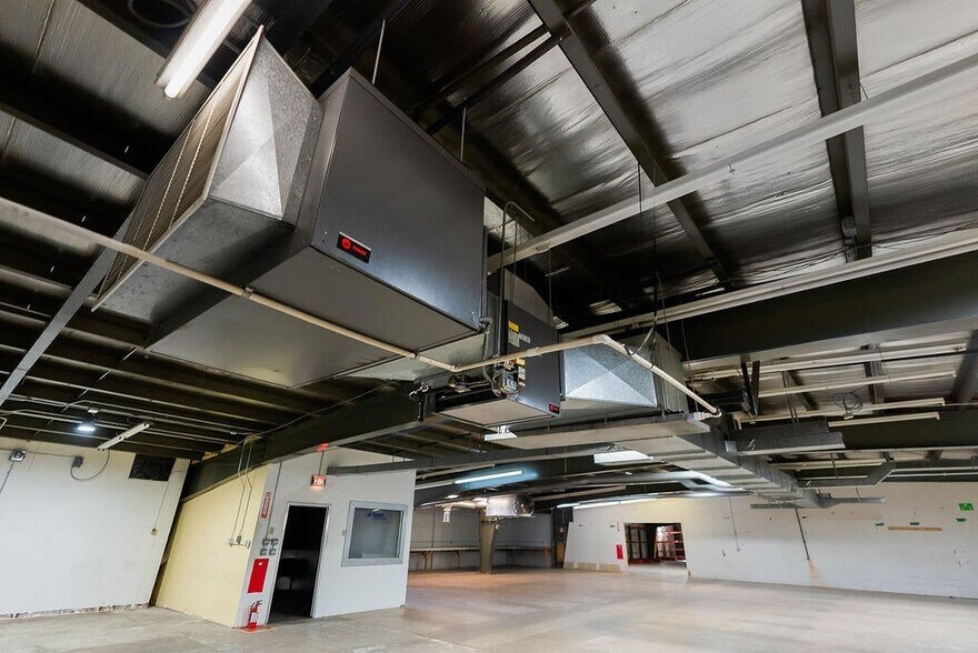 More Photos Of 1502 Miller St, La Crosse Warehouse For Lease