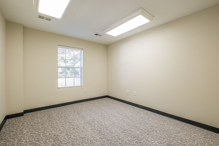 More Photos Of 131 Lee Byrd Rd, Loganville Office For Sale