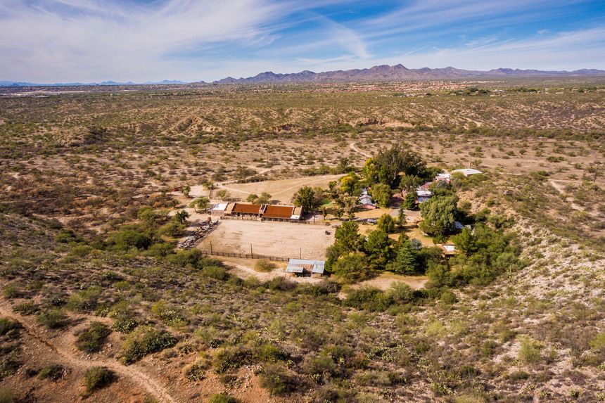 More Photos Of 13500 N Oracle Rd, Tucson Specialty For Sale