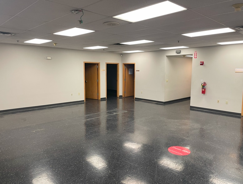 More Photos Of 300 E 39th St, Hastings Distribution For Lease